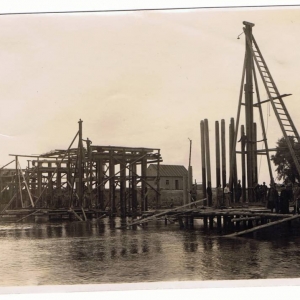pokaż obrazek - Budowa mostu na Bugu Kodeń-Stradecz (1935 r.)