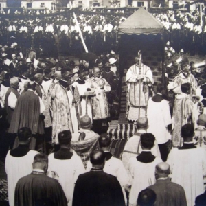 pokaż obrazek - Biskup Przeździecki przekazuje kościoły kodeńskie Ojcom Oblatom (15.07.1927 r.)
